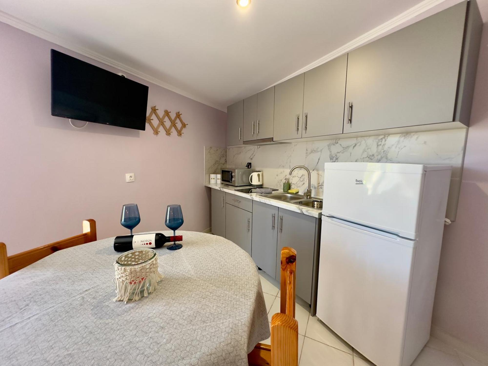 Anemos Studios & Apartments Poros  Екстериор снимка