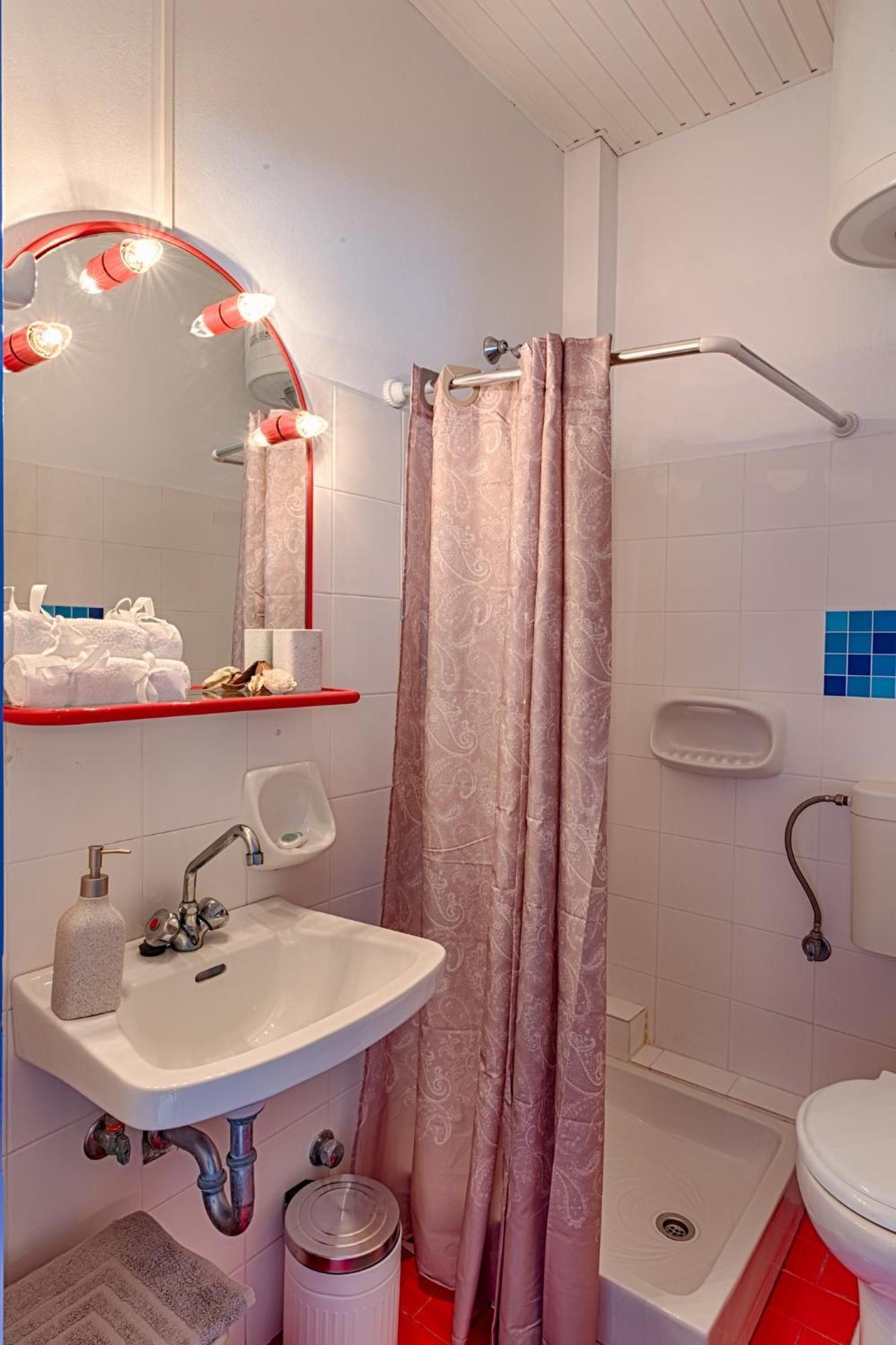 Anemos Studios & Apartments Poros  Екстериор снимка