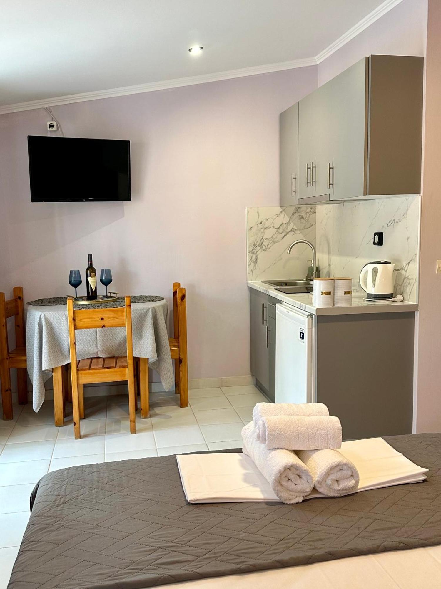 Anemos Studios & Apartments Poros  Екстериор снимка