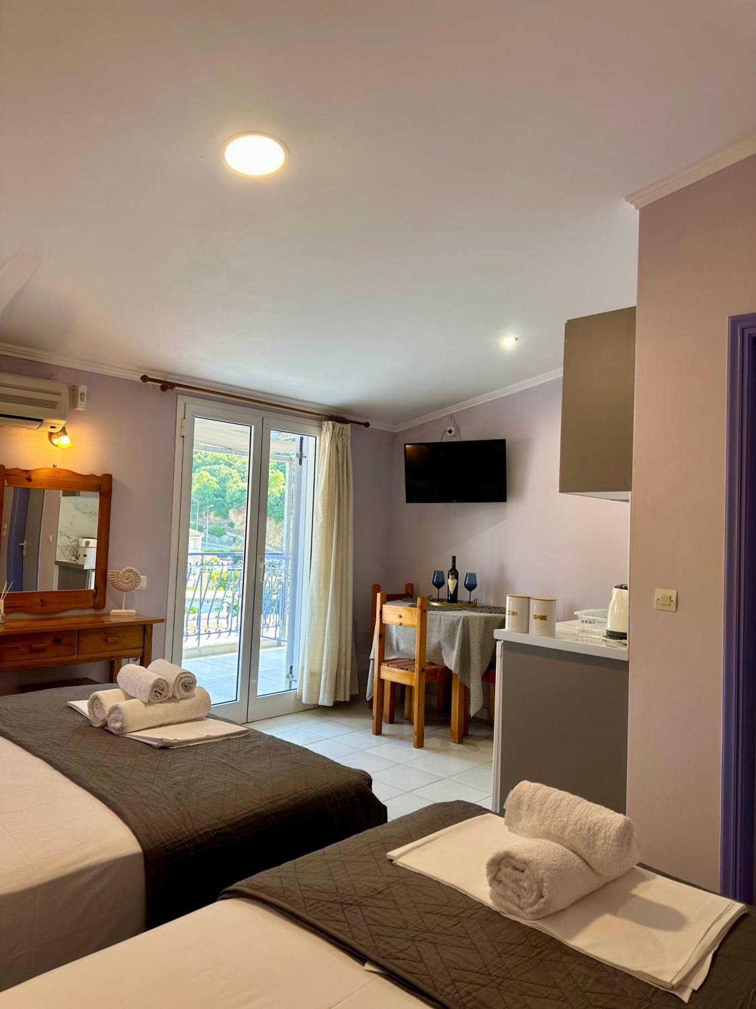 Anemos Studios & Apartments Poros  Екстериор снимка